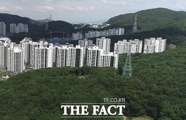 부동산 플랫폼 직방은 지난해 9월부터 올해 8월까지 1년간 전국 아파트 시장의 자체 매매 시세를 분석한 결과, 경기 성남시 분당구의 상승률이 가장 높았다고 7일 밝혔다. /더팩트 DB