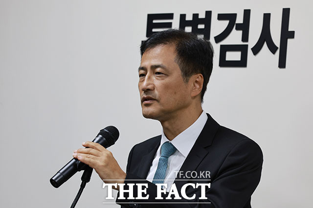 이태한 선거관리위원회 특별검사가 인사말을 하고 있다.