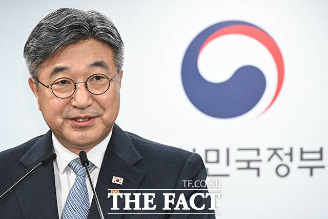 윤호중 행정안전부 장관이 7일 오후 서울 종로구 정부서울청사에서 초대 중수청장 후보자에 김지용 후보자를 제청한 것과 관련해 브리핑하고 있다. 윤 장관은 김지용 후보자가 