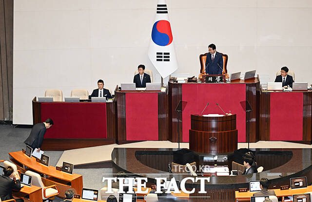 김민석 더불어민주당 대표가 7일 오전 서울 여의도 국회에서 열린 본회의에 참석해 교섭단체 대표연설을 하고 있다. /국회=배정한 기자