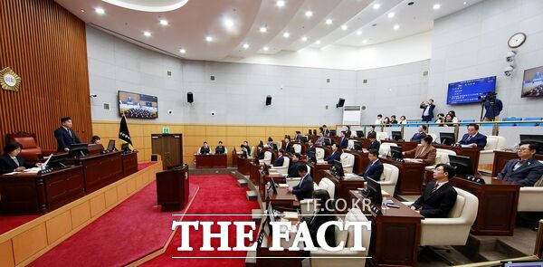 대전시 서구의회가 7일 제299회 제1차 정례회를 개회하고 9월 22일까지 16일간의 의사일정에 들어갔다. 서구의회 본회의장 전경. /서구의회