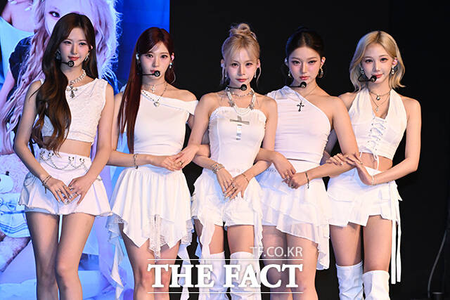 그룹 에스투잇 효빈과 세아, 하루, 연수, 승비(왼쪽부터)가 7일 오후 서울 서대문구 현대백화점 신촌점 유플렉스 일러스타 스테이지에서 열린 컴백 미디어 쇼케이스에 참석해 포즈를 취하고 있다. /김성렬 기자