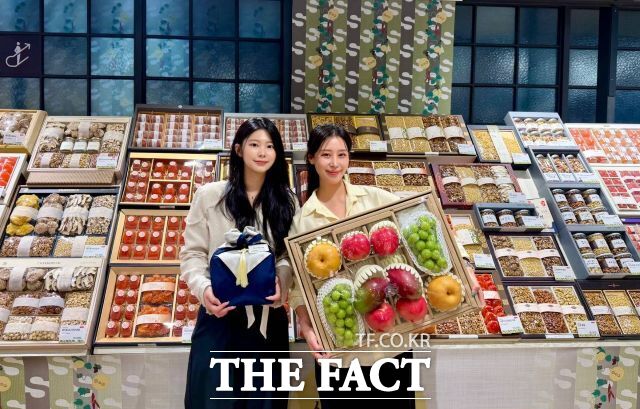 신세계백화점 센텀시티점 추석선물 판매 행사장에서 관계자가 상품을 홍보하고 있다. /신세계 센텀시티