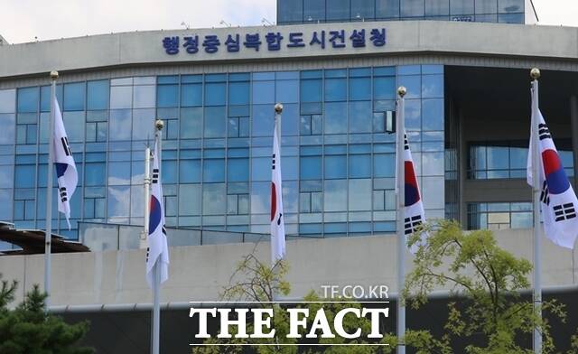 행정중심복합도시건설청(행복청)이 지난 4일 국민자문단 '모두랑'과 함께 부산에서 제4차 공간기행을 실시했다. /뉴시스