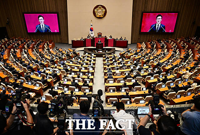 김 대표의 연설에 민주당 의원들은 박수와 호응을 보낸 반면, 국민의힘 의원들은 별다른 반응을 보이지 않았다. /국회=배정한 기자