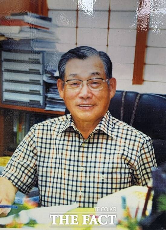 현재 헌법재판관 법복 형태를 최초로 제안한 김양균 전 초대 헌법재판관. /본인 제공