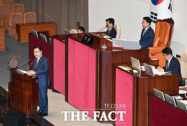 정점식 국민의힘 원내대표가 8일 오전 서울 여의도 국회에서 열린 본회의에 참석해 교섭단체 대표연설을 하고 있다. /국회=배정한 기자