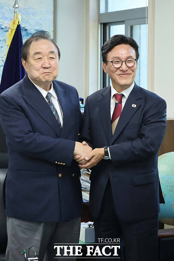 정대철 헌정회장 만난 김민석 대표(오른쪽).