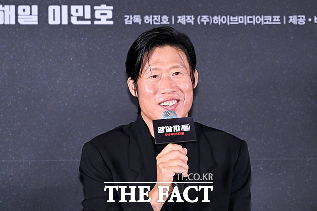배우 유해진이 8일 오후 서울 강남구 메가박스 코엑스에서 열린 영화 ‘암살자(들)’ 언론시사회 및 기자간담회에 참석해 포즈를 취하고 있다. /서예원 기자