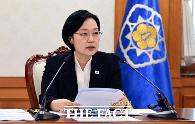 한성숙 국무총리는 8일 행정·공공기관의 지방 이전에 대해 