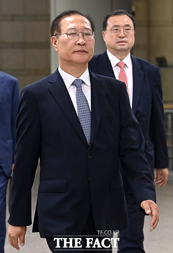 내란중요임무종사 혐의로 기소된 박성재 전 법무부 장관이 지난 6월 서울 서초구 서울중앙지방법원에서 열린 1심 선고 공판에 출석하고 있다. /서예원 기자