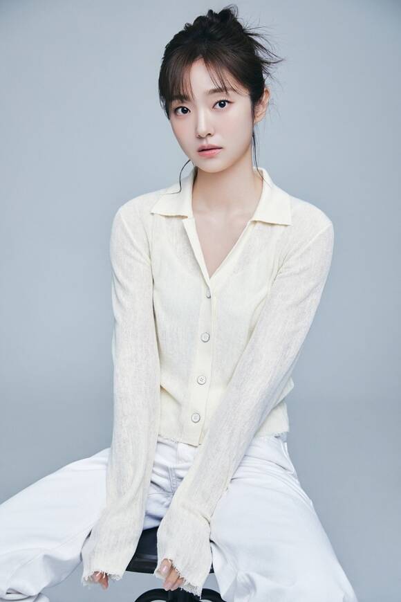배우 김혜준이 '최애의 사원'을 통해 로맨틱 코미디에 대한 용기를 얻었다며 앞으로도 장르는 물론이고 연기 스펙트럼을 계속해서 확장하는 배우가 되고 싶다는 바람을 전했다. /매니지먼트mmm