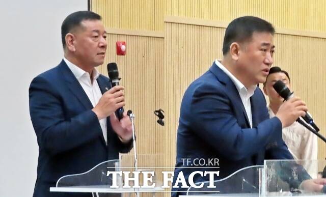 최원철 공주시장과 이범수 공주시의장이 인사말을 하고 있다. /김형중 기자