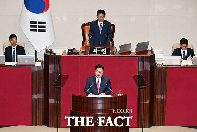 정점식 국민의힘 원내대표가 8일 오전 서울 여의도 국회에서 열린 본회의에 참석해 교섭단체 대표연설을 하고 있다. /국회=배정한 기자