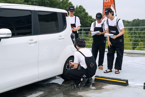 한국타이어가 오는 9일 대전시 및 한국교통안전공단 대전세종충남본부와 함께 대전시청 주차장에서 안전점검 캠페인 '타이어보이'를 진행한다. /한국타이어