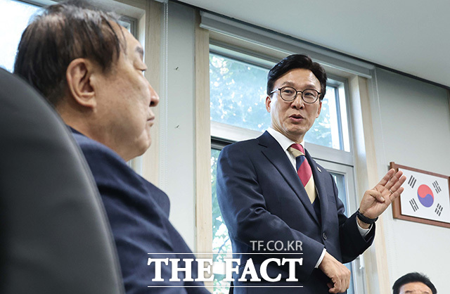 정대철 헌정회장 만난 김민석 대표(오른쪽).