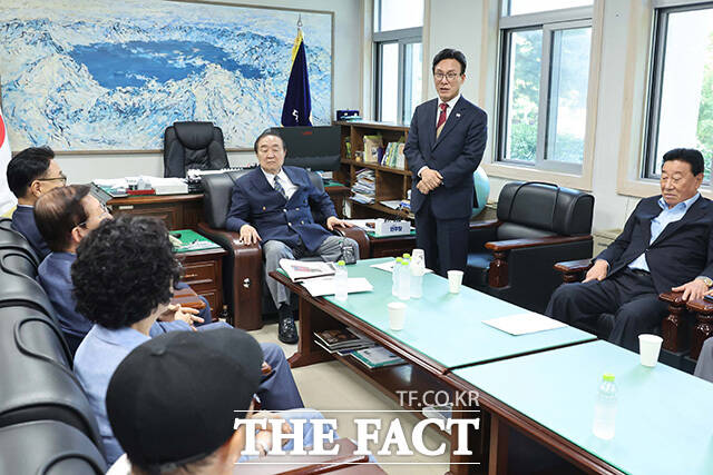 정대철 헌정회장 만난 김민석 대표(오른쪽).