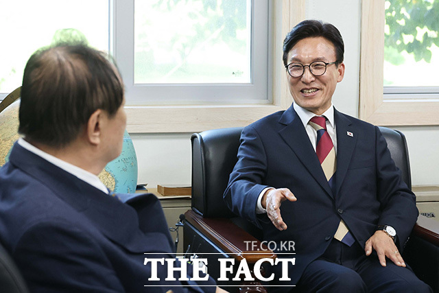 정대철 헌정회장 만난 김민석 대표(오른쪽).