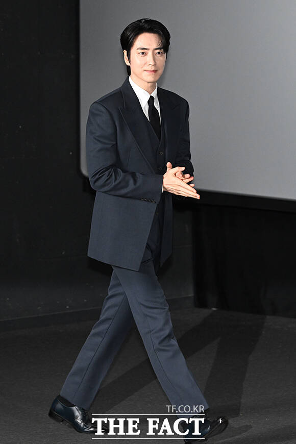 배우 이준혁이 8일 오전 서울 용산구 CGV 용산아이파크 몰에서 열린 티빙 오리지널 시리즈 '로또 1등도 출근합니다' 제작발표회에 참석해 포즈를 취하고 있다. /김성렬 기자