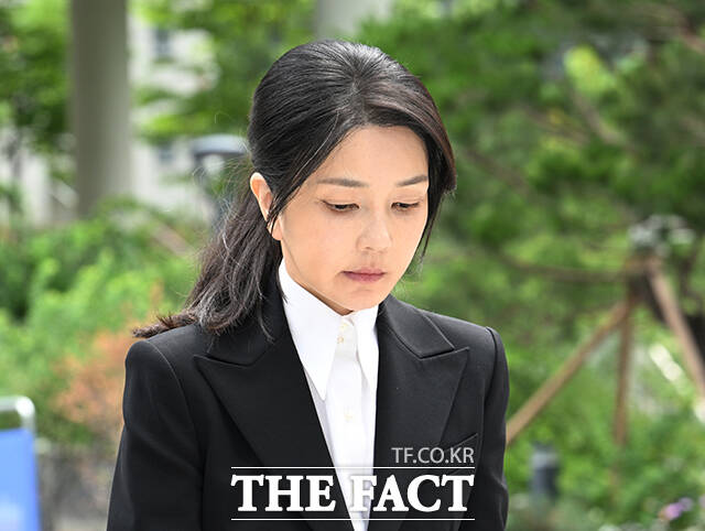 공직 및 사업 청탁과 함께 각종 금품을 수수한 혐의로 1심에서 징역 7년을 선고받은 김건희 여사의 항소심 결심공판이 9일 열린다. /박헌우 기자
