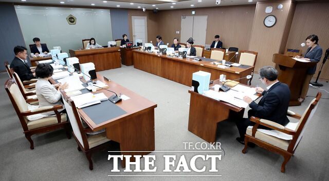 8일 충남도의회 제371회 임시회 제2차 보건복지환경위원회가 열리고 있다. /충남도의회