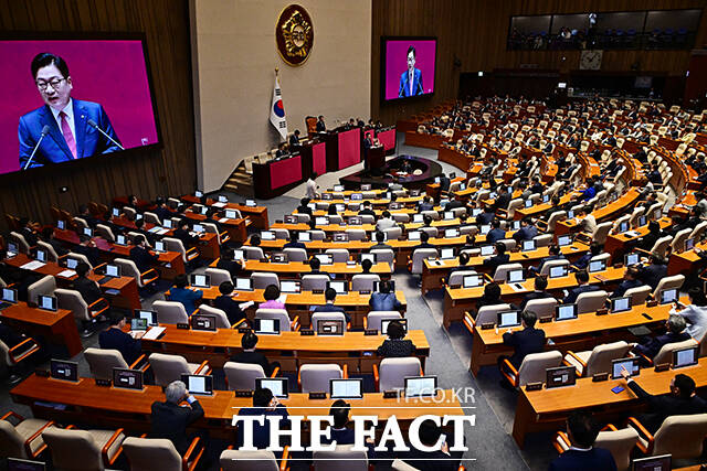 정점식 국민의힘 원내대표가 8일 오전 서울 여의도 국회에서 열린 본회의에 참석해 교섭단체 대표연설을 하고 있다. /배정한 기자