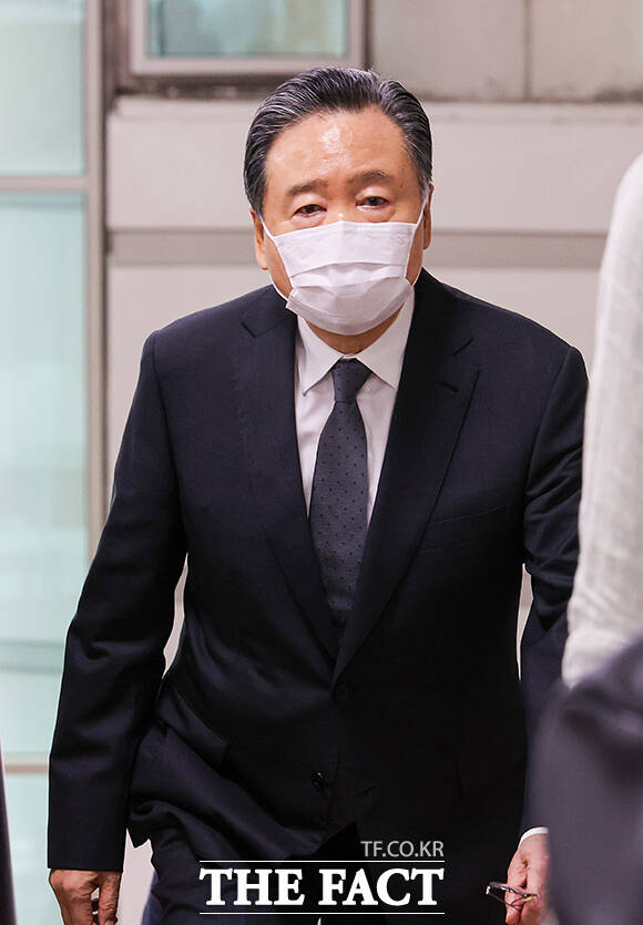 허영인 상미당홀딩스(옛 SPC 그룹) 회장이 9일 오전 서울 서초구 서울중앙지방법원에서 열린 '노동조합 및 노동관계조정법 위반 등 혐의' 공판에 출석하고 있다. /박헌우 기자