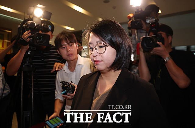 용혜인 성평등가족부 장관 후보자가 9일 오전 서울 서대문구 한국청소년활동진흥원에 마련된 인사청문회 준비 사무실로 출근하고 있다. /송호영 기자
