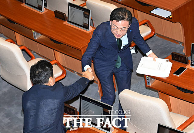 신장식 조국혁신당 대표가 9일 오후 서울 여의도 국회에서 열린 본회의에 참석해 비교섭단체 대표연설을 하고 있다. /국회=배정한 기자