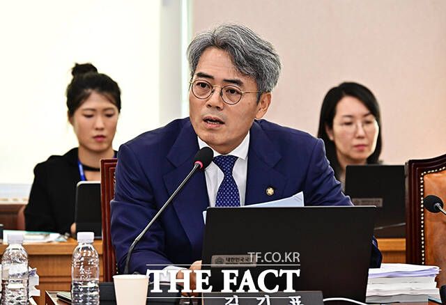 의사진행 발언하는 김기표 더불어민주당 의원.