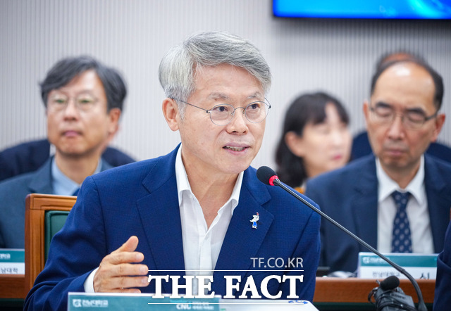민형배 전남광주시장이 지난 31일 오전 북구 전남대학교에서 열린 '반도체 산업 인재양성 협력회의'에 참석해 지·산·학 반도체 산업 인재양성 협력 방안을 논의하고 있다. /전남광주시