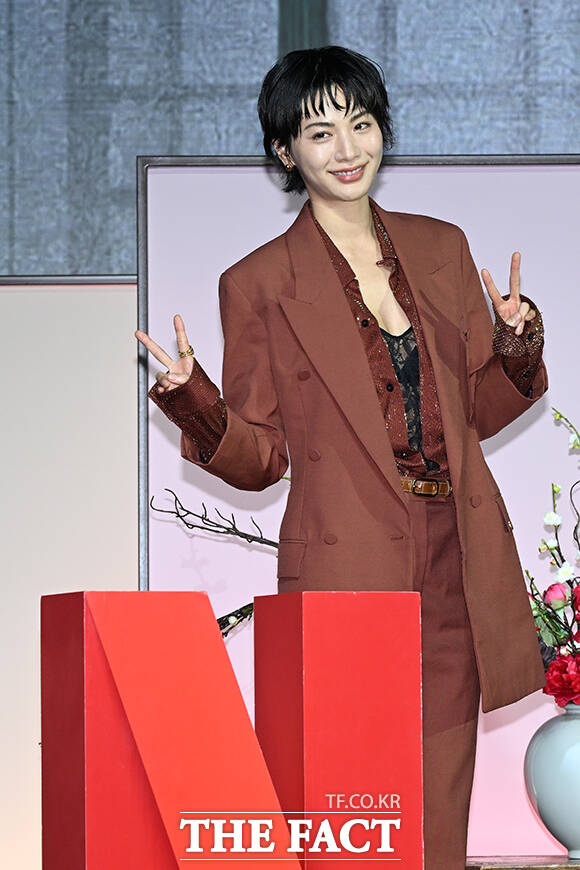 배우 나나가 9일 오전 서울 종로구 JW 메리어트 동대문 스퀘어에서 열린 넷플릭스 오리지널 시리즈 '스캔들' 제작발표회에 참석해 포즈를 취하고 있다. /김성렬 기자