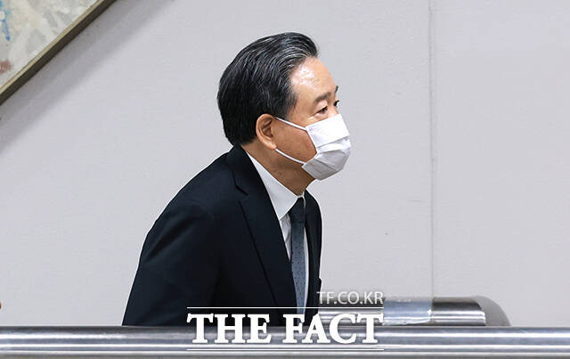 허영인 상미당홀딩스(옛 SPC 그룹) 회장이 9일 오전 서울 서초구 서울중앙지방법원에서 열린 '노동조합 및 노동관계조정법 위반 등 혐의' 공판에 출석하고 있다. /박헌우 기자