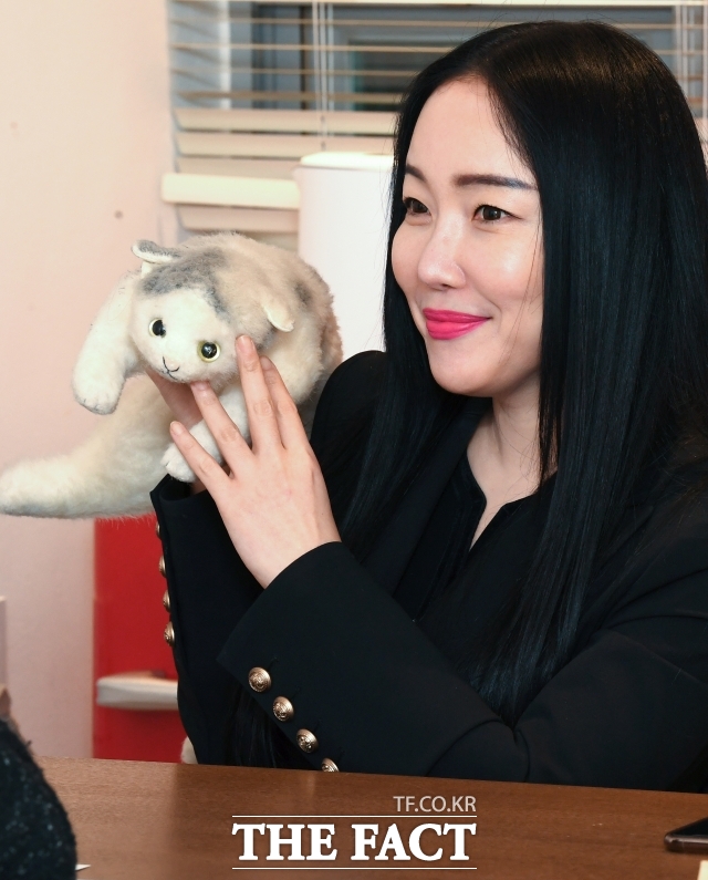 방송인 겸 팝 아티스트 낸시랭이 이번에는 음주운전 혐의로 경찰에 입건됐다. 과거 전 남편과의 결혼을 둘러싼 논란으로 큰 사회적 관심을 받았던 터라 대중의 시선은 더욱 싸늘하다. /더팩트 DB