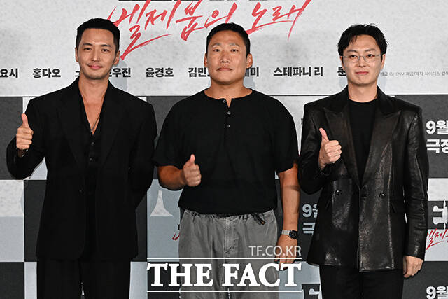 배우 변요한과 최국희 감독, 배우 노재원(왼쪽부터)이 9일 오후 서울 용산구 CGV 용산아이파크몰에서 열린 영화 '타짜: 벨제붑의 노래' 언론 시사회 및 기자간담회에 참석해 포즈를 취하고 있다. /김성렬 기자