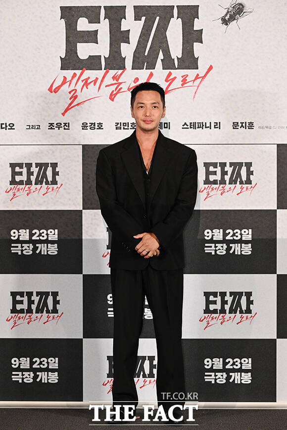 배우 변요한과 최국희 감독, 배우 노재원(왼쪽부터)이 9일 오후 서울 용산구 CGV 용산아이파크몰에서 열린 영화 '타짜: 벨제붑의 노래' 언론 시사회 및 기자간담회에 참석해 포즈를 취하고 있다. /김성렬 기자