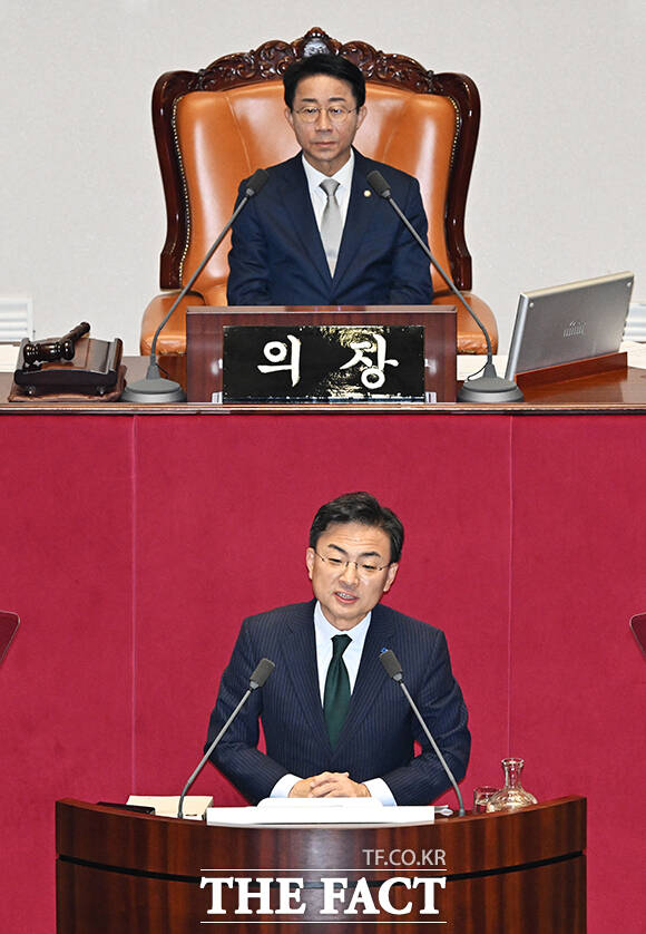 신장식 조국혁신당 대표가 9일 오후 서울 여의도 국회에서 열린 본회의에 참석해 비교섭단체 대표연설을 하고 있다. /국회=배정한 기자
