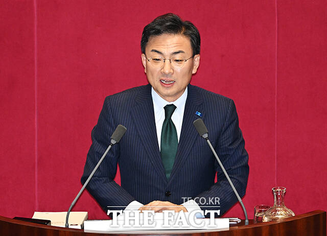 신장식 조국혁신당 대표가 9일 오후 서울 여의도 국회에서 열린 본회의에 참석해 비교섭단체 대표연설을 하고 있다. /국회=배정한 기자