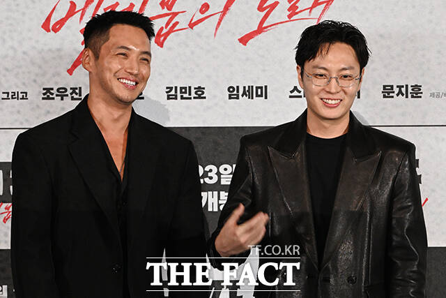 배우 변요한(왼쪽)과 노재원이 9일 오후 서울 용산구 CGV 용산아이파크몰에서 열린 영화 '타짜: 벨제붑의 노래' 언론 시사회 및 기자간담회에 참석해 포즈를 취하고 있다. /김성렬 기자