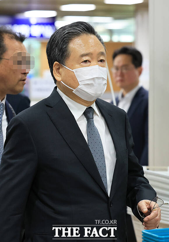 허영인 상미당홀딩스(옛 SPC 그룹) 회장이 9일 오전 서울 서초구 서울중앙지방법원에서 열린 '노동조합 및 노동관계조정법 위반 등 혐의' 공판에 출석하고 있다. /박헌우 기자