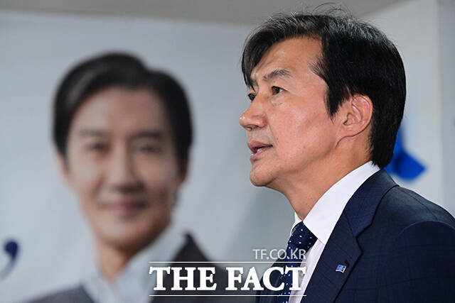 더불어민주당과 조국혁신당 분열의 시작점은 6·3 지방선거와 함께 치러진 경기 평택을 국회의원 재선거였다는 게 정치권 중론이다. 사진은 조국 당시 평택을 국회의원 재선거 후보가 지난 6월 4일 경기 평택시 선거사무소에서 당원과 지지자들에게 낙선 인사를 하고 있는 모습. /남윤호 기자