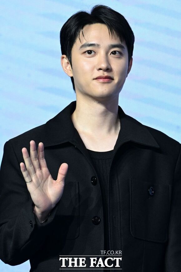 그룹 엑소의 멤버 도경수가 약 한 달 앞으로 다가온 솔로 콘서트의 장소를 변경했다. /남용희 기자