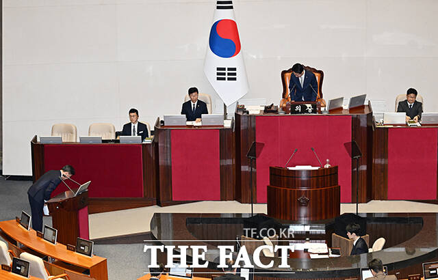 신장식 조국혁신당 대표가 9일 오후 서울 여의도 국회에서 열린 본회의에 참석해 비교섭단체 대표연설을 하고 있다. /국회=배정한 기자