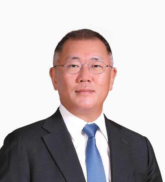 현대자동차그룹이 홍수로 큰 피해를 입은 네팔과 티베트 지역에 총 50만 달러 규모의 구호성금을 지원한다. 사진은 정의선 회장. /현대차그룹