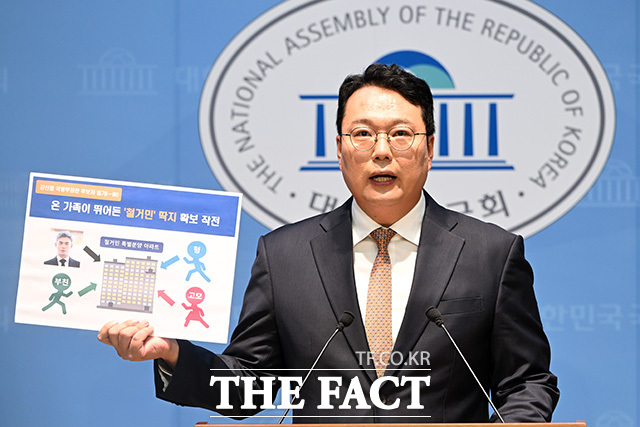 천하람 개혁신당 당대표 권한대행이 10일 오전 서울 여의도 국회 소통관에서 강신철 국방부 장관 후보자 인사청문회 관련 기자회견을 열고 발언을 하고 있다. /국회=남용희 기자