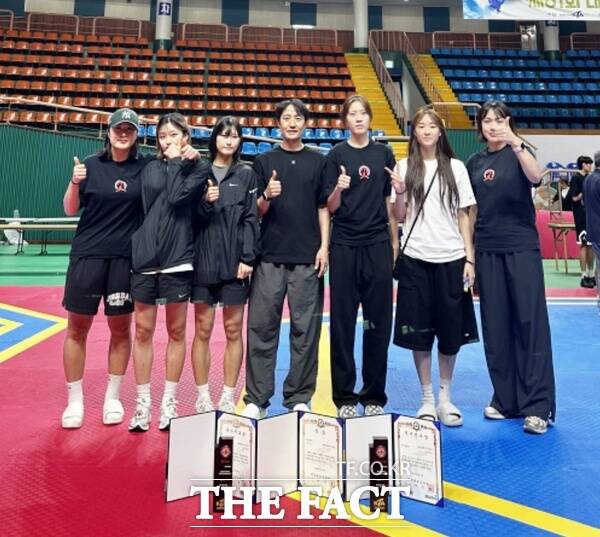 대전시 서구청 여자 태권도 선수들이 5일부터 7일까지 전남광주 구례군 실내체육관에서 열린 제61회 대통령기 전국단체대항태권도대회에서 2개의 금메달을 획득하고 단체전 종합 준우승을 차지했다. /대전시 서구