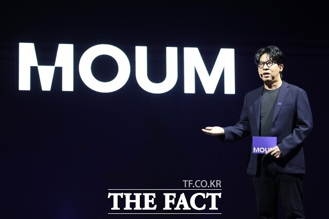지난 1일 메리츠증권은 서울 여의도 페어몬트 앰배서더 서울에서 론칭 행사를 열고 신규 플랫폼 'MOUM'을 공식 출시했다고 밝혔다. 플랫폼 개발을 주도한 이장욱 메리츠증권 이노비즈본부 전무가 현장에서 플랫폼에 대한 설명을 진행하고 있다. /메리츠증권