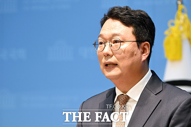 강신철 국방부 장관 후보자 인사청문회 관련 발언하는 천 권한대행.