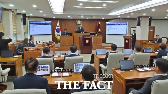논산시의회가 10일 본회의장에서 제275회 임시회 제1차 정례회를 열고 있다. /김형중 기자