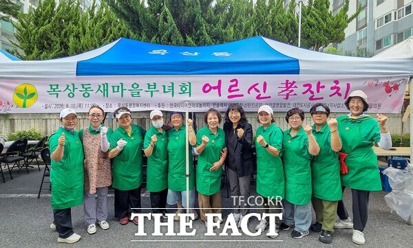 대전시 대덕구 목상동 새마을부녀회가 10일 지역 어르신 300여 명을 초청해 따뜻한 한 끼를 대접하는 어르신 효 잔치를 열었다. /대전시 대덕구